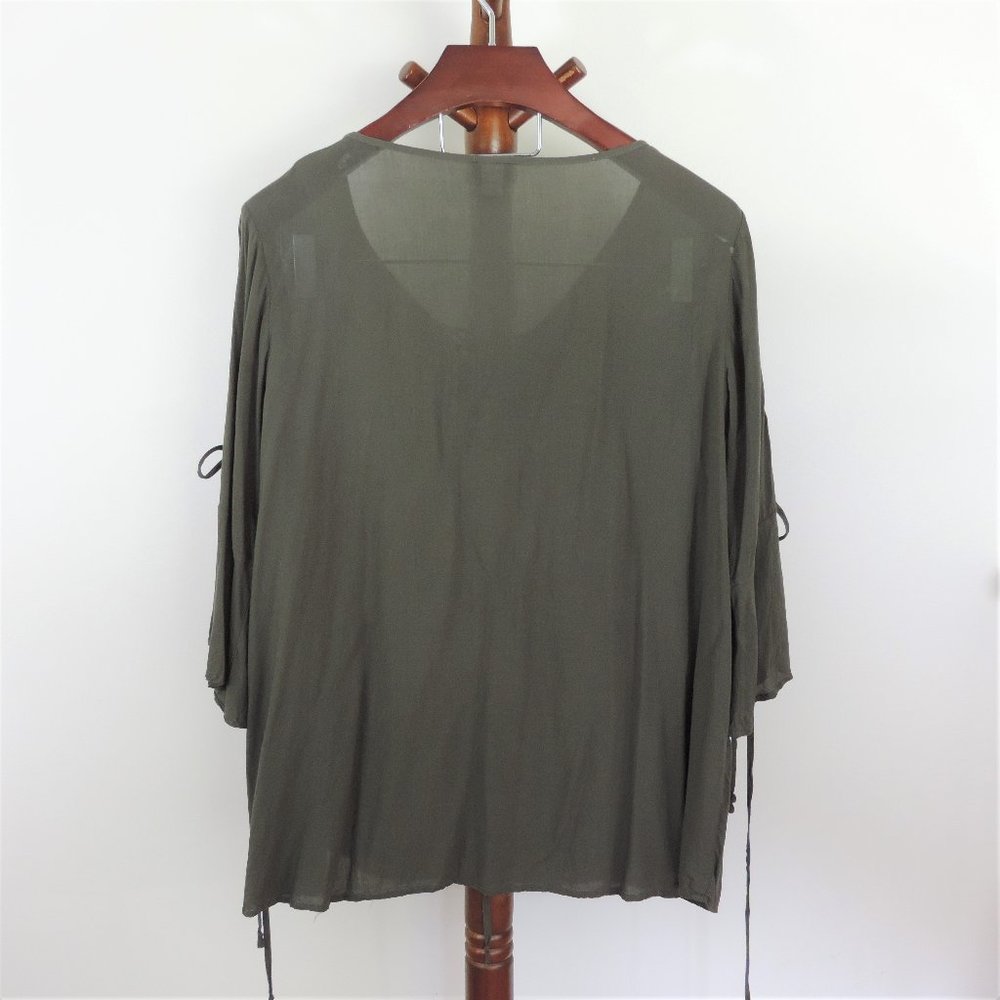 Torrid pullover top - Picture 3 of 4